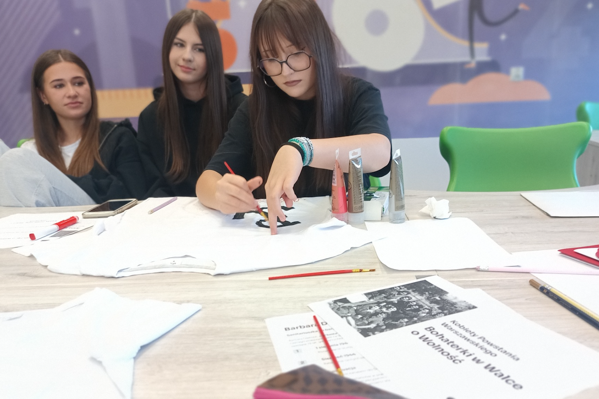 Uczennice biorące udział w wydarzeniu