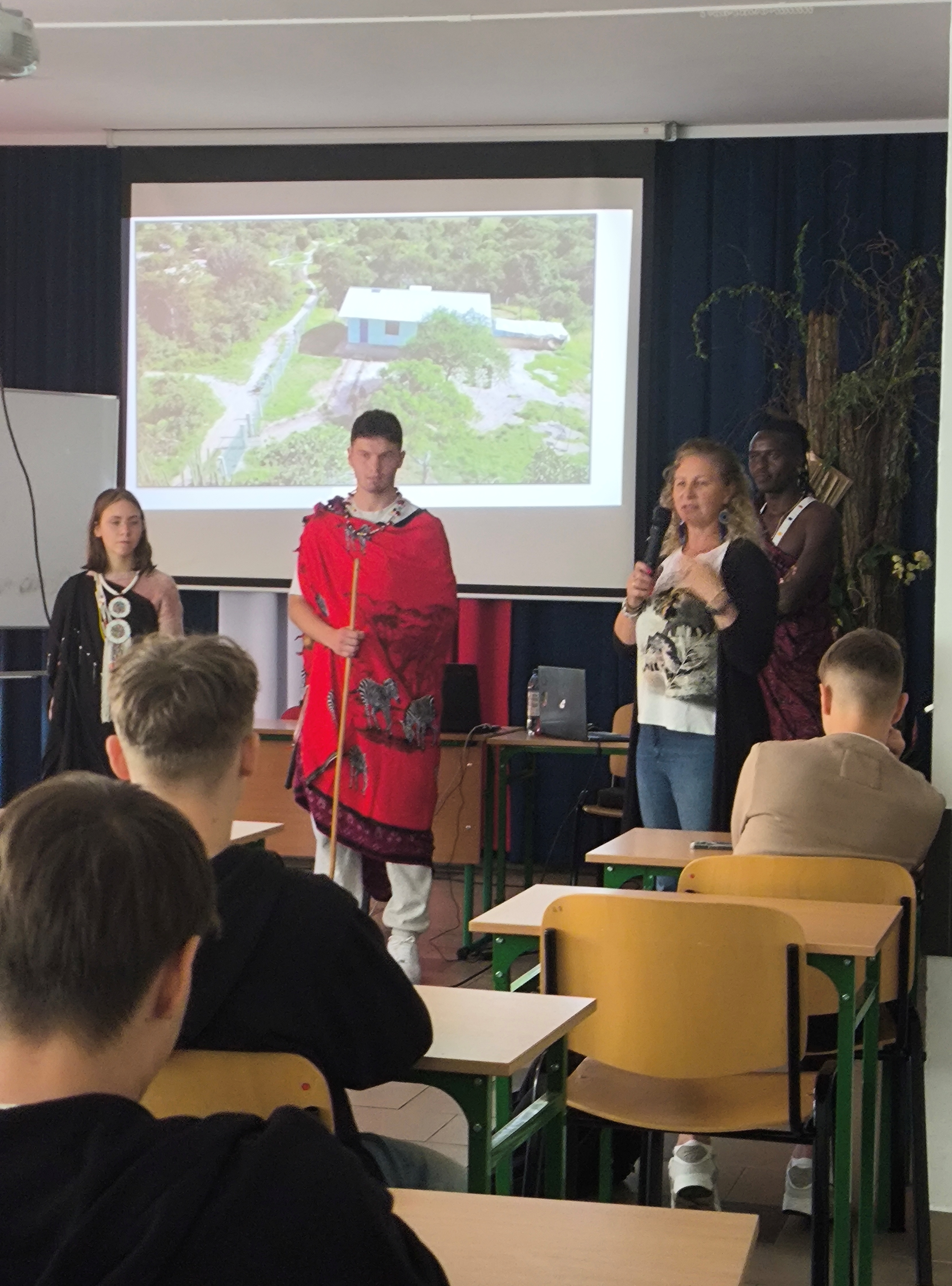 Uczniowie podczas warszatów z Panią Anną Kostecką