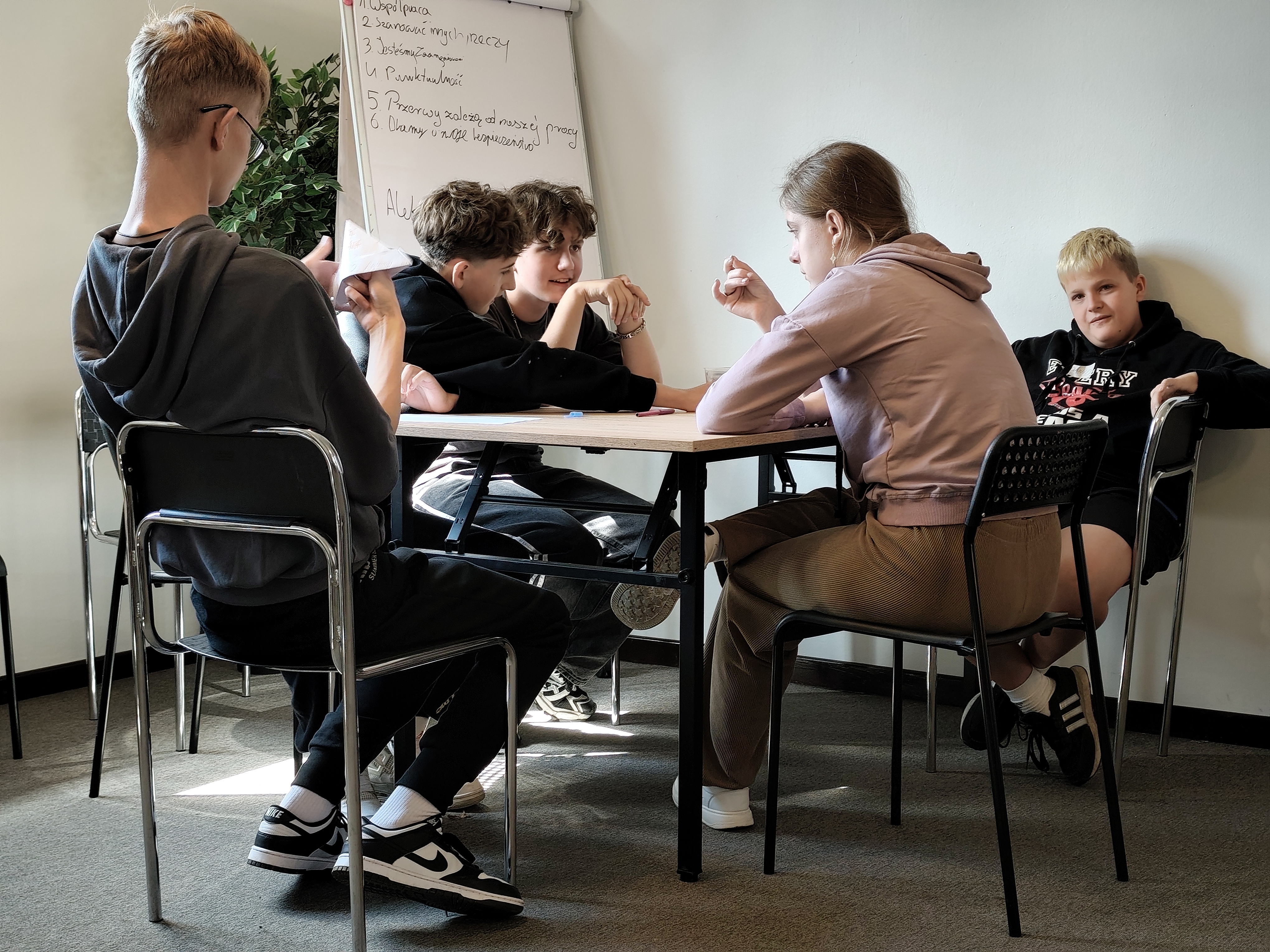 Integracja w praktyce – uczniowie klas pierwszych budują zespół