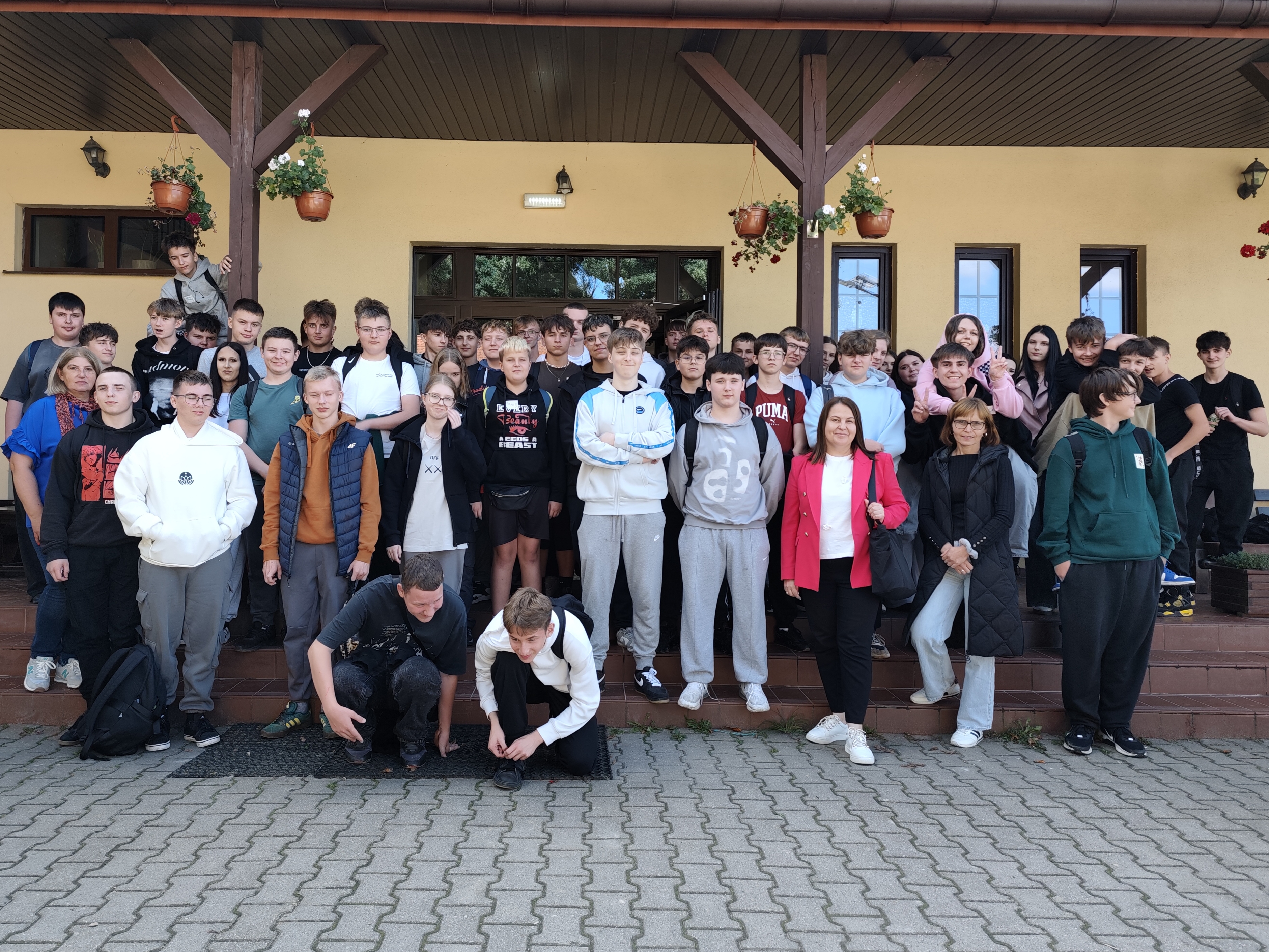Uczniowie klas I technikum z Wychowawcami 