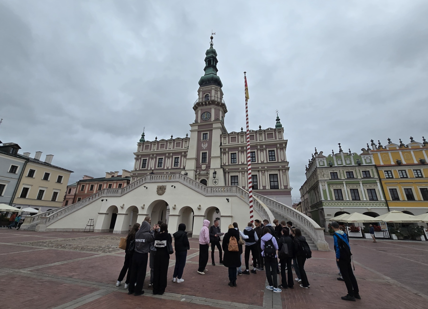 Uczniowie na Rynku w Zamościu