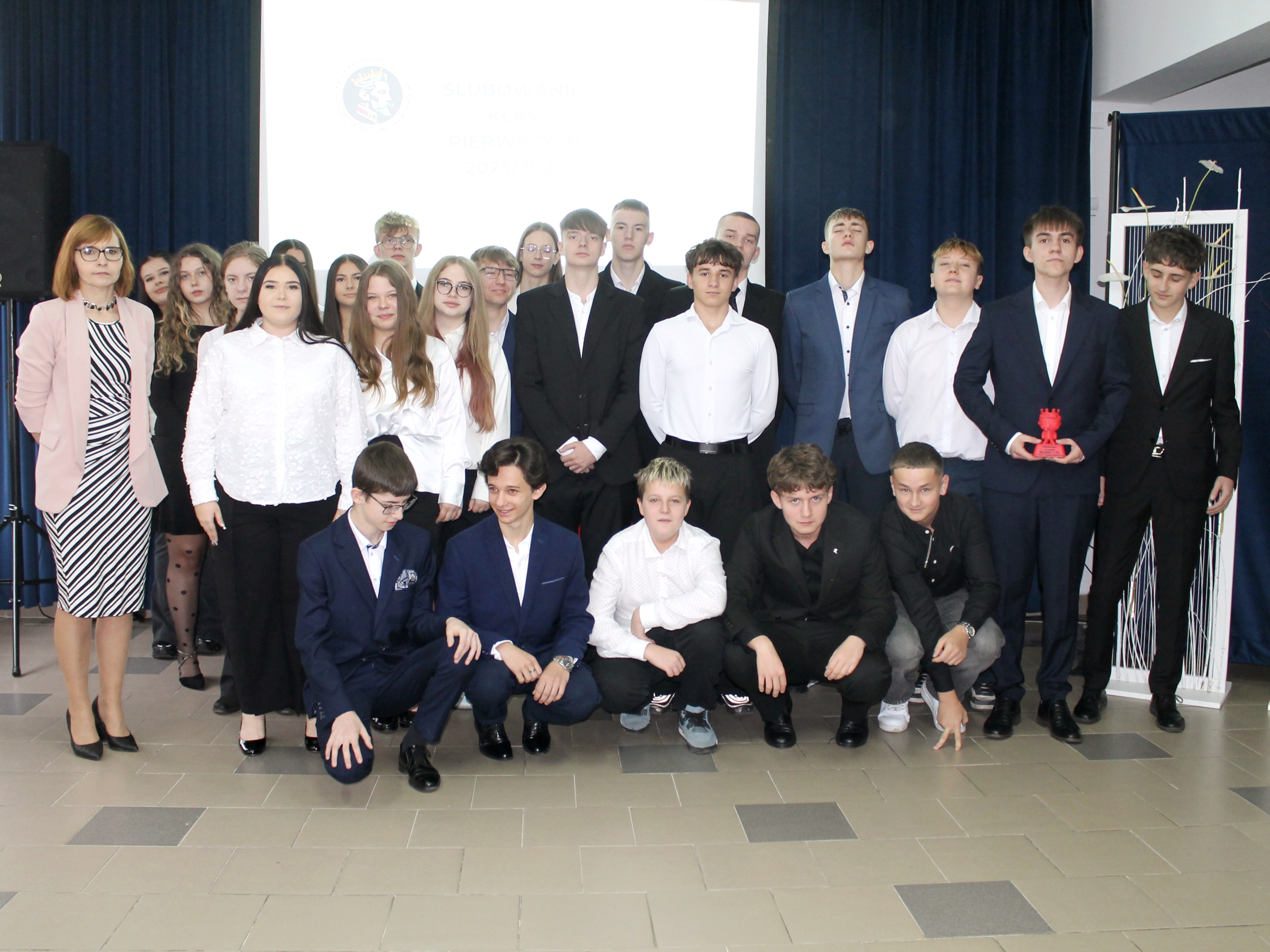 Uczniowie klasy 1 TL z wychowawcą - Panią Magdaleną Pikułą