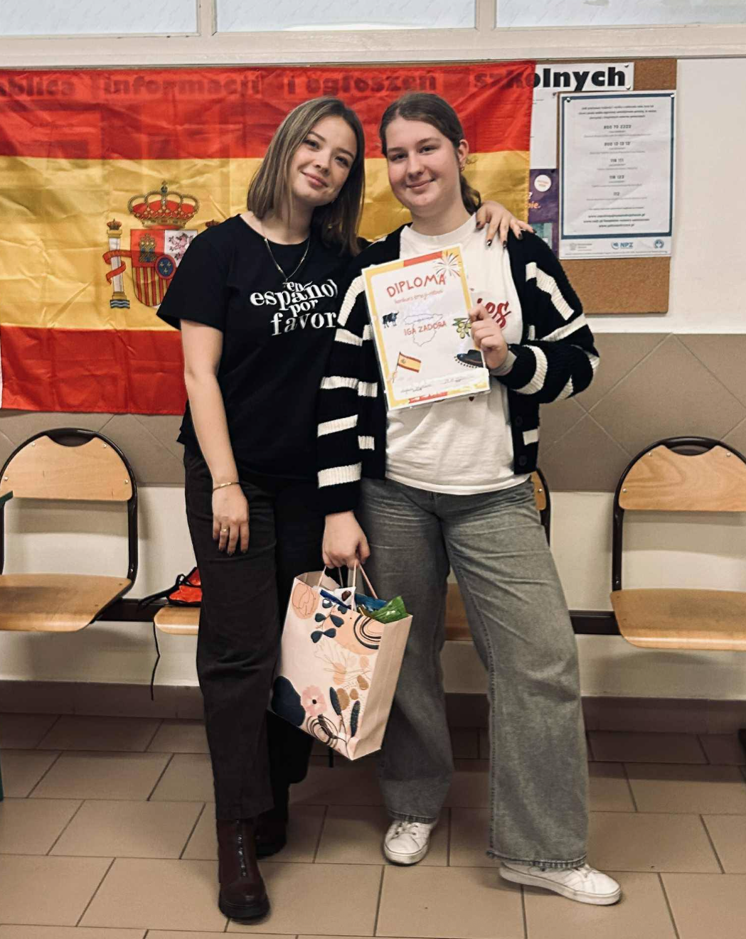 Pani Angelika Krzychowiec z Igą Zadorą - uczennicą klasy 2LO