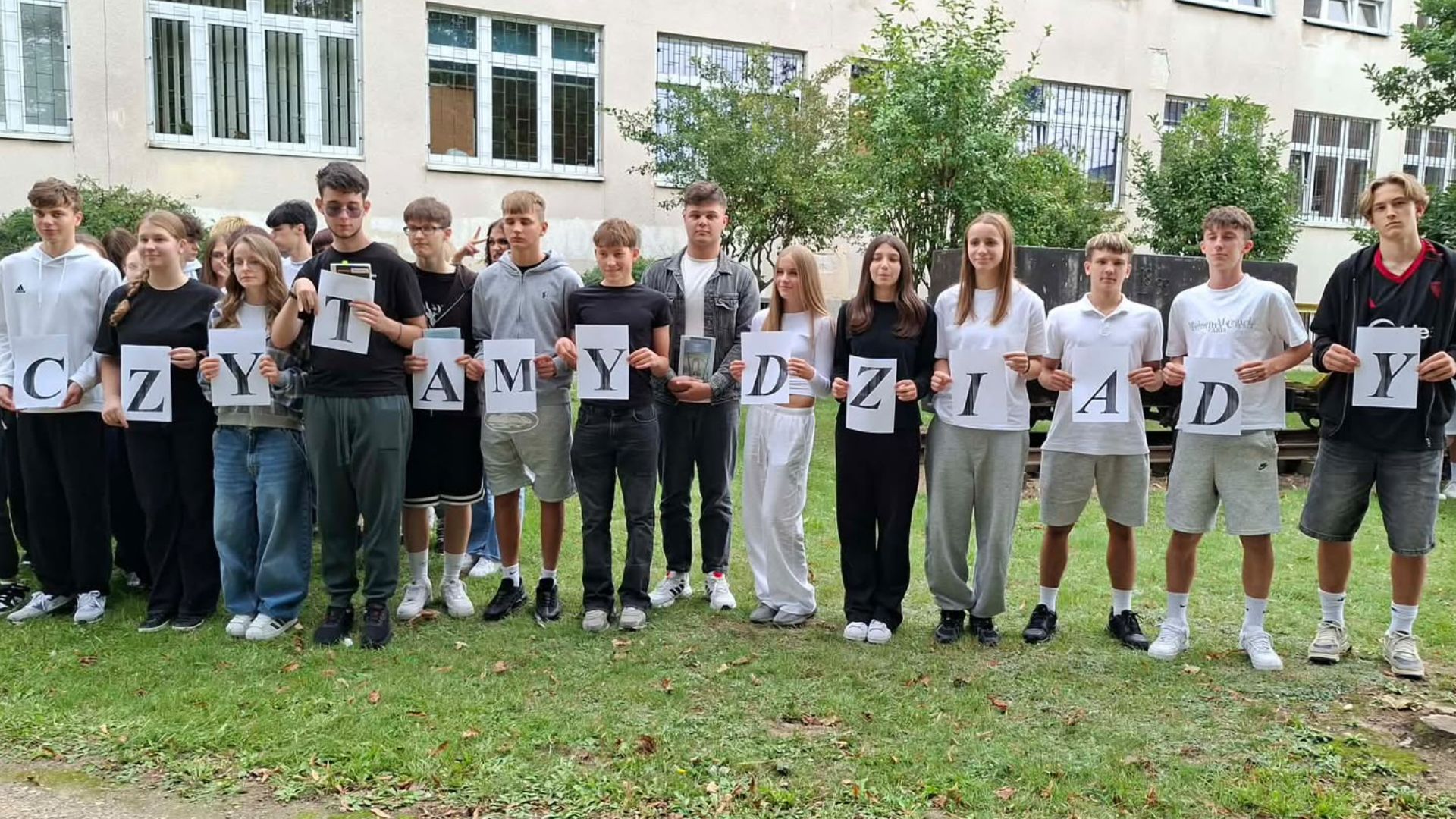 Uczniowie biorący udział w wydarzeniu