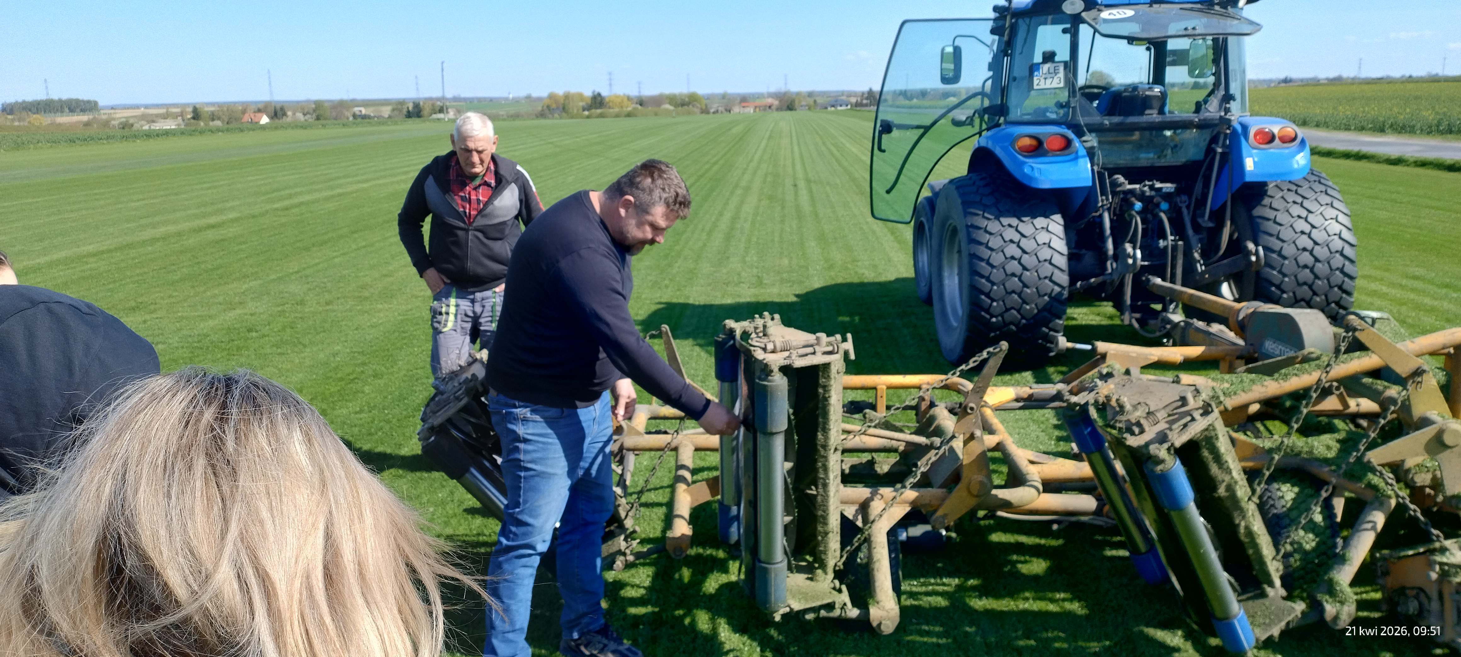 Uczniowie podczas wizyty w firmie RolTraw