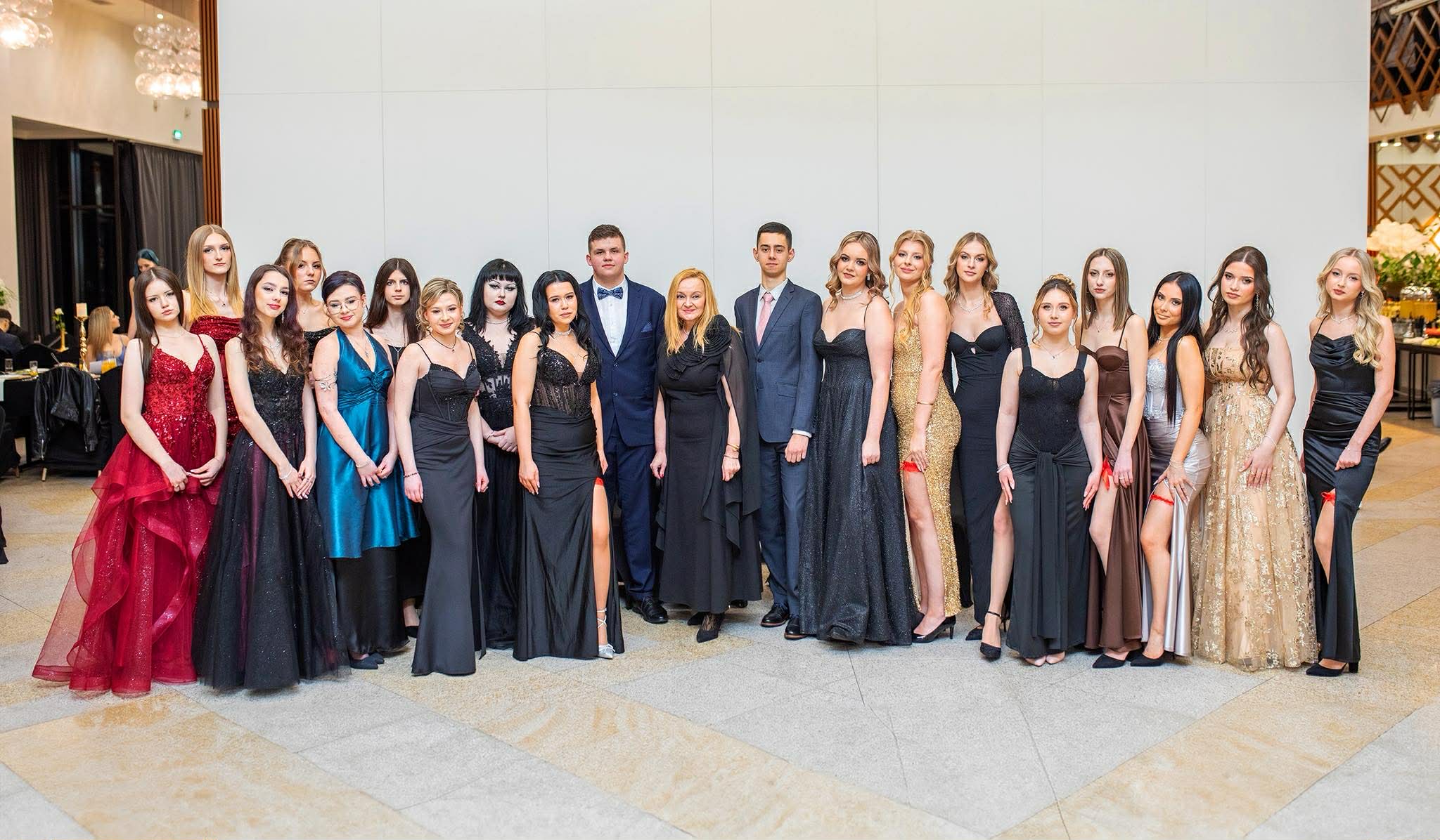 Klasa 4BC LO z wychowawcą - Panią Magdaleną Dyndur