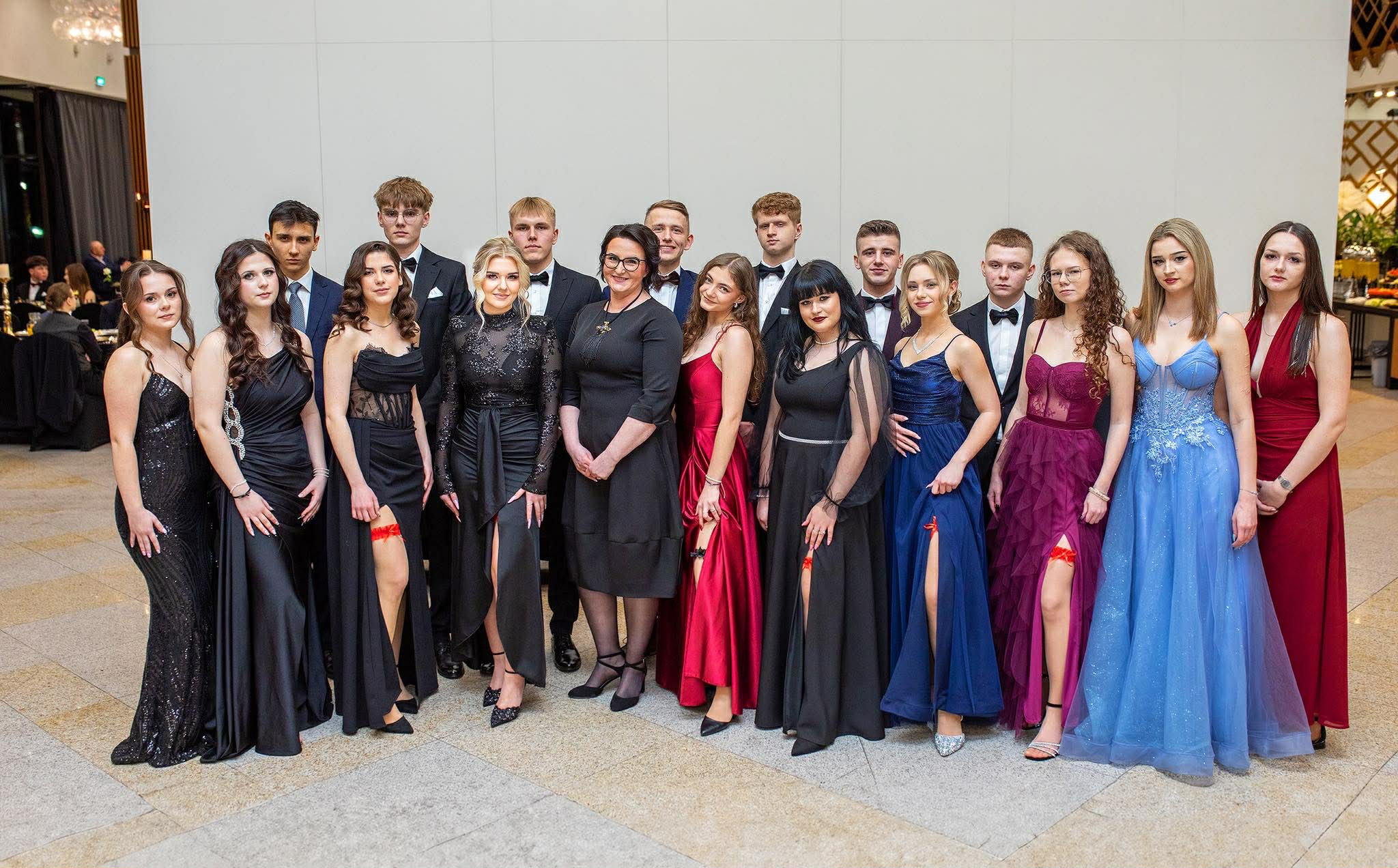 Klasa 4A LO z wychowawcą - Panią Anną Grochowską